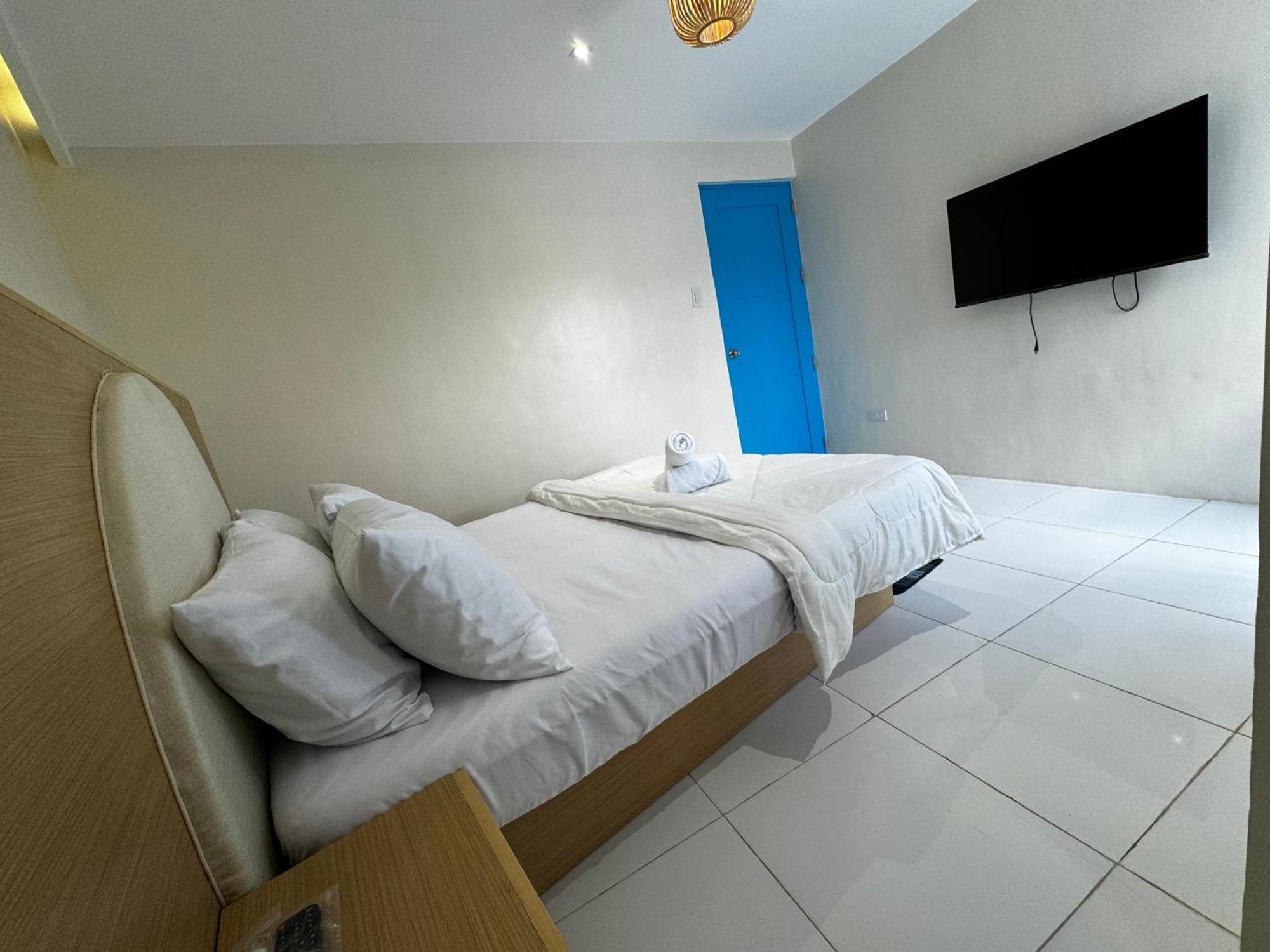 Bernese Resort Hotel Powered By Cocotel Ligao Quarto foto