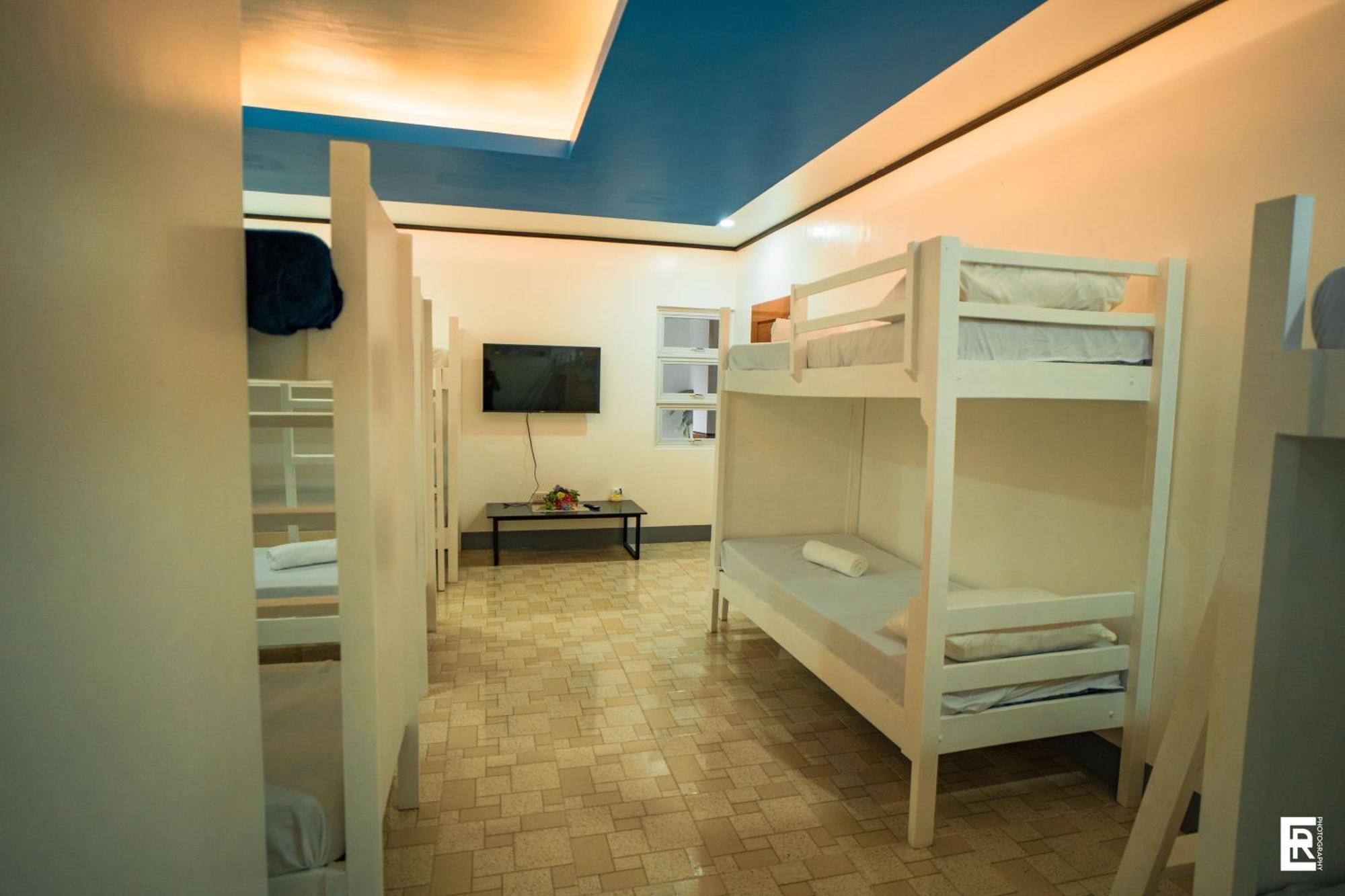 Bernese Resort Hotel Powered By Cocotel Ligao Quarto foto