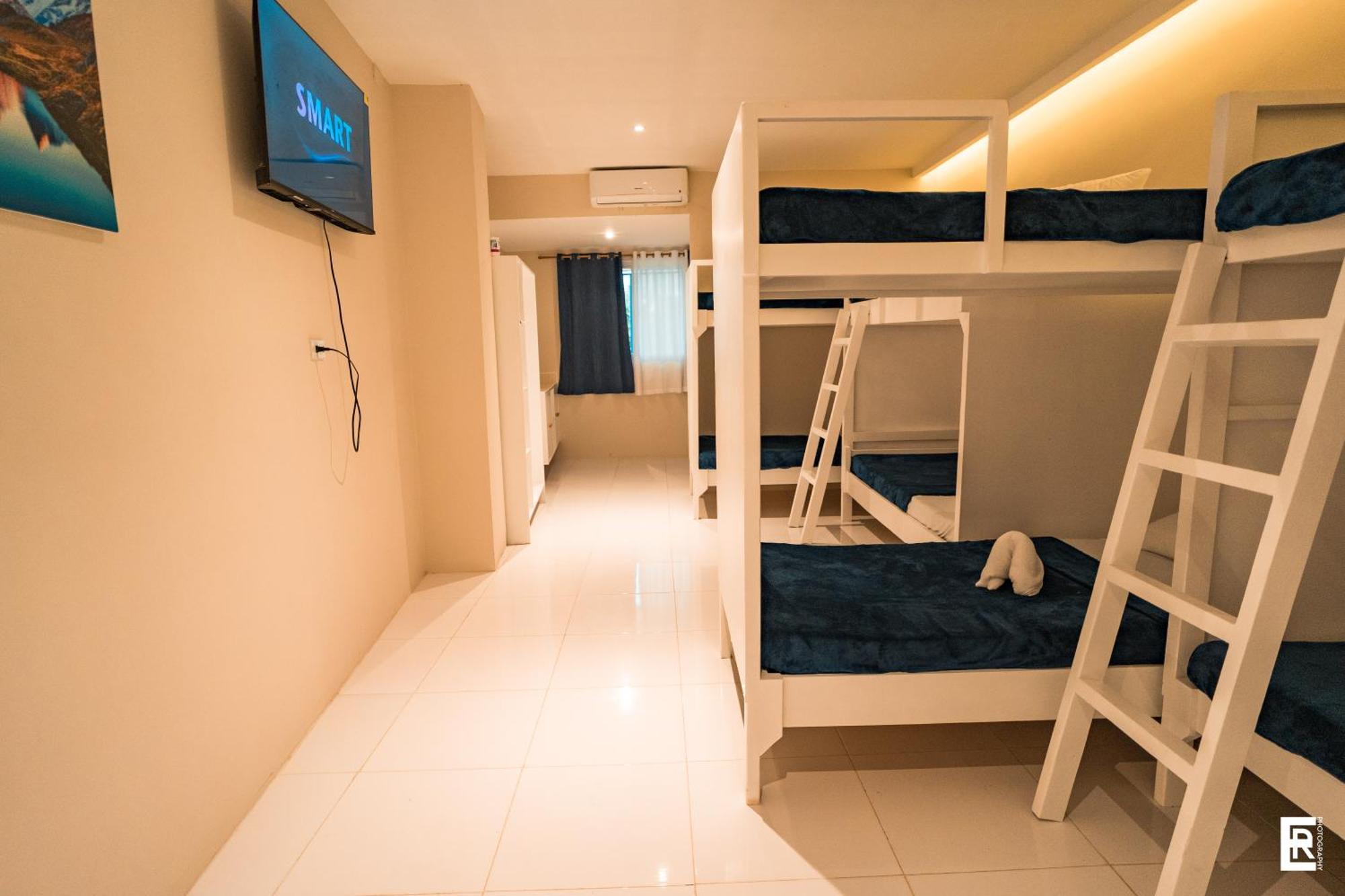 Bernese Resort Hotel Powered By Cocotel Ligao Quarto foto